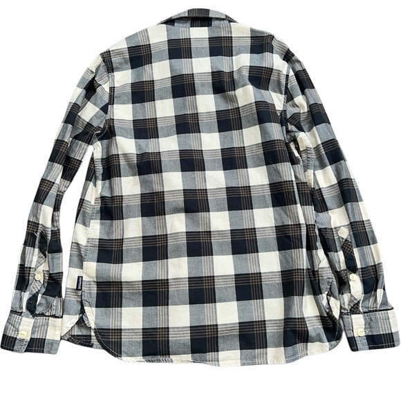Patagonia Organic Cotton Button Down | Size Medium - Picture 2 of 9